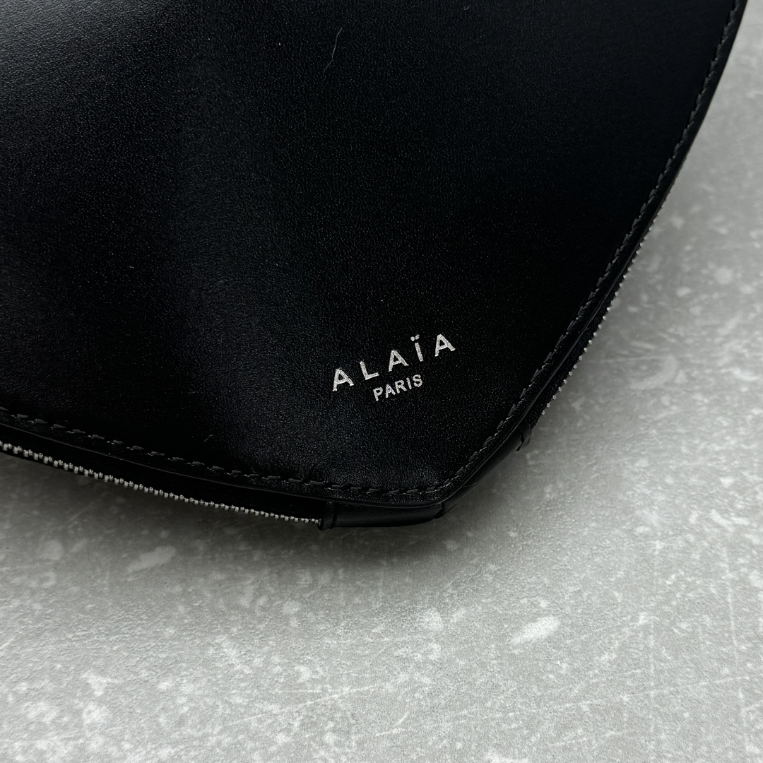 Alaia Satchel Bags